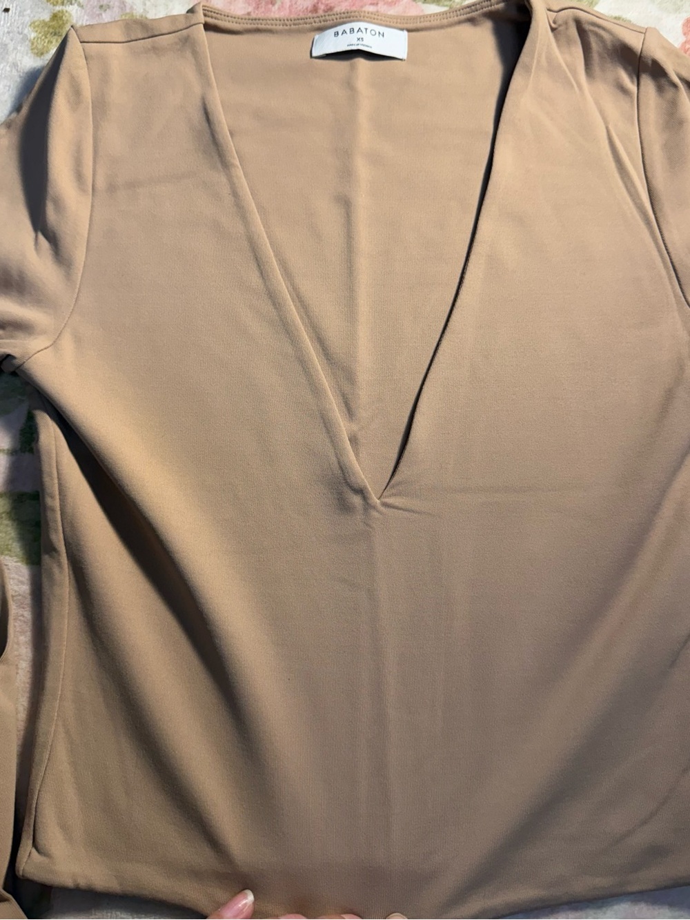 Aritzia Long Sleeve V-Neck Blouse Like New - Picture 3 of 8